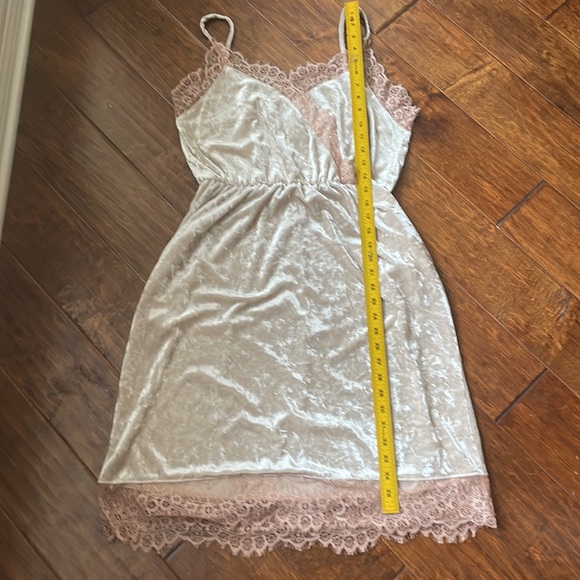 Madison & Berkeley Lace Champagne and Velvet Spaghetti Strap Dress - Picture 11 of 12